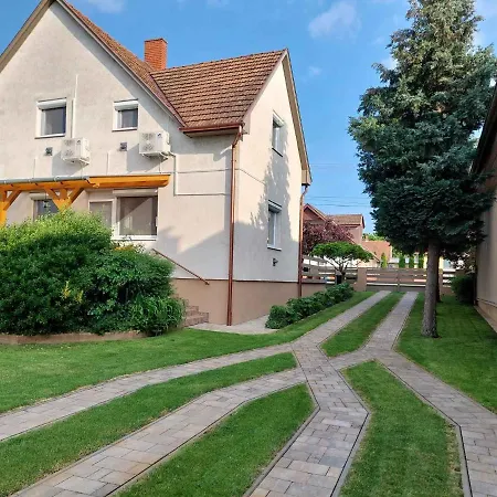 - Balaton 20084 דירה