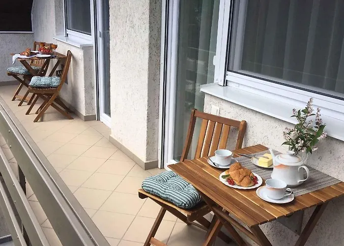 - Balaton 20084 Lägenhet Balatonszarszo